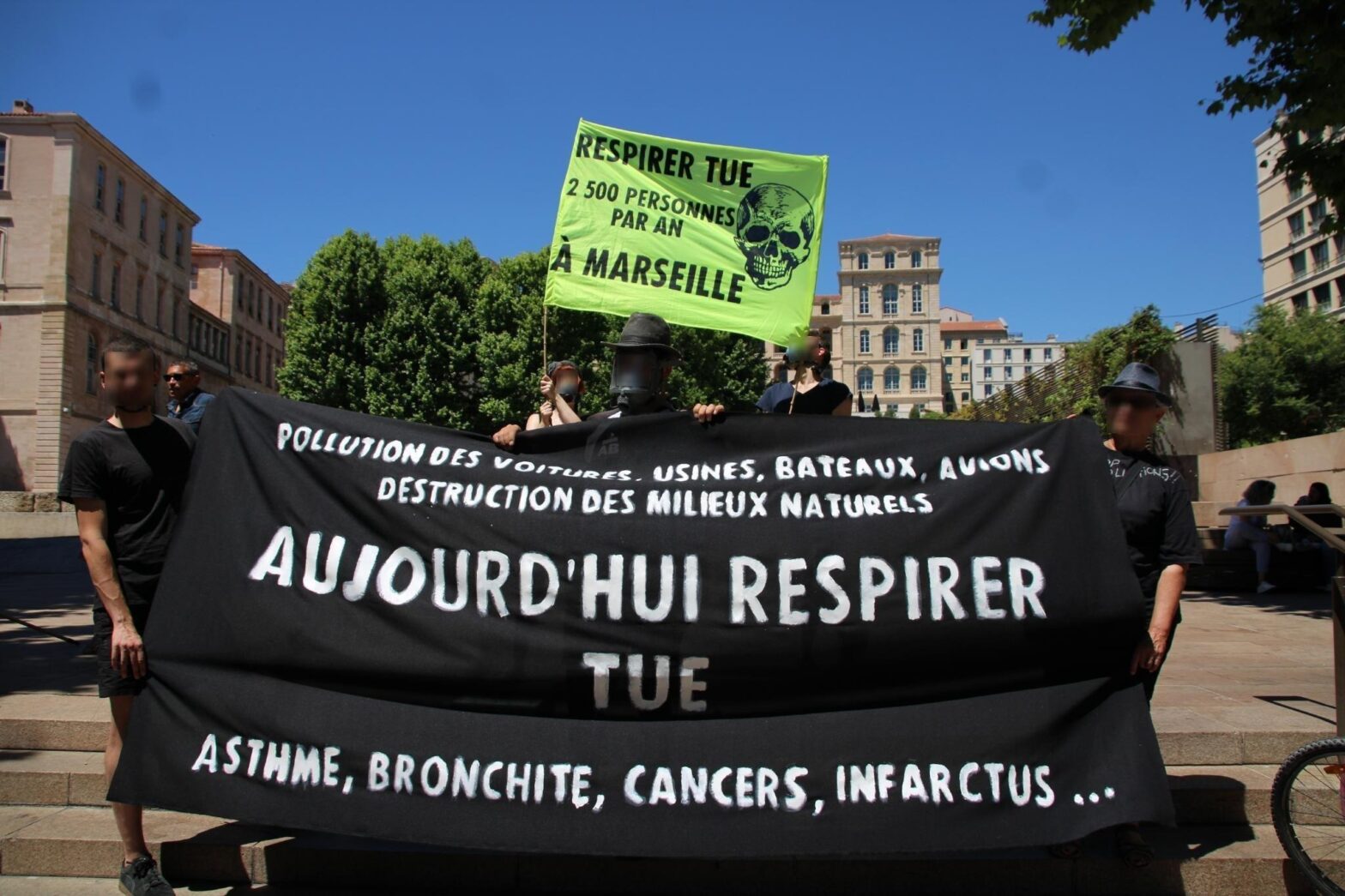 Banderole Aujourd'hui respirer tue manifestation du 11/06/22